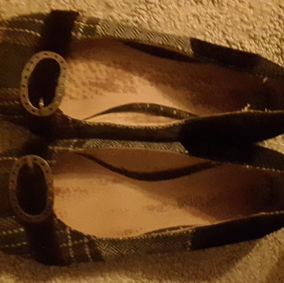 Shoes heels and flats together - Picture 14 of 16